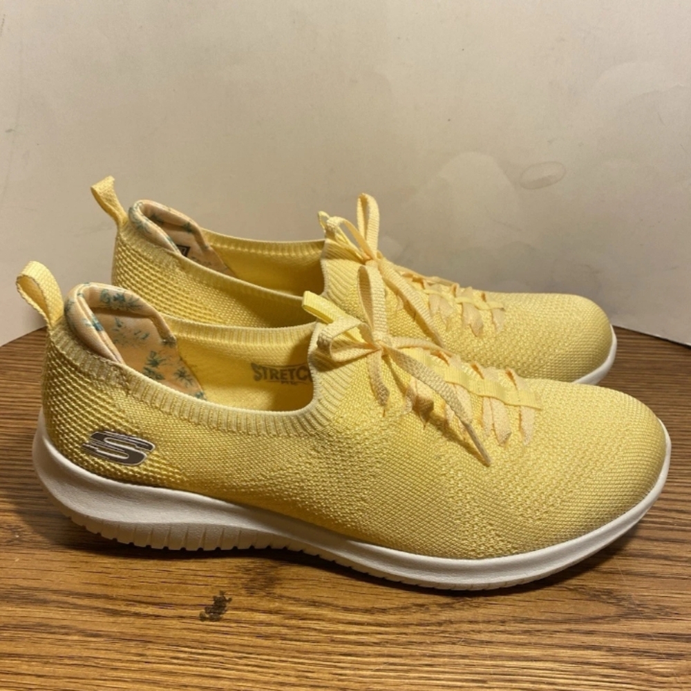 SKECHERS Ultra Flex 3.0 Yellow Slip-In Hands Free Trainer Shoes Women Size 9.5